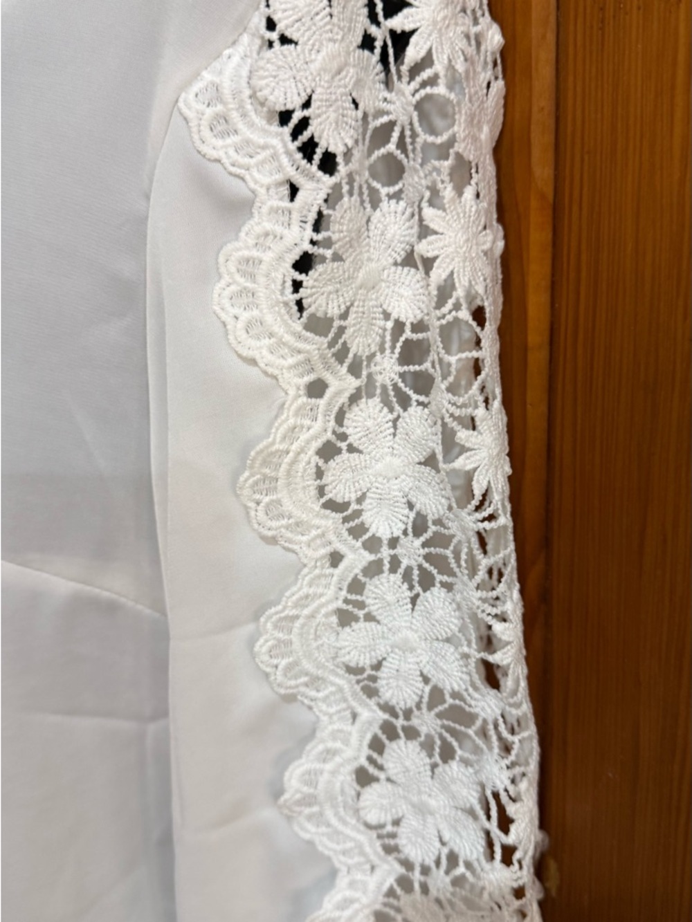 chic White Lace-Trim V-Neck Blouse - Picture 4 of 12